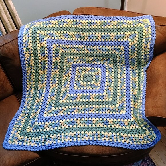 Vintage Handmade Crochet Baby / Throw Blanket - Picture 1 of 8